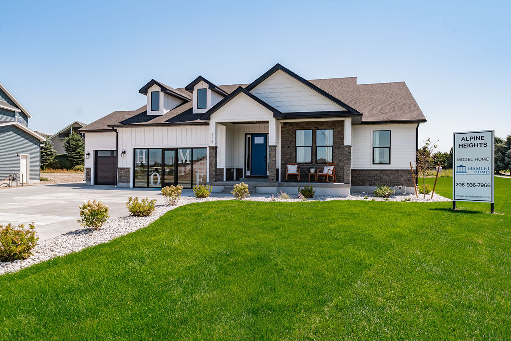 733 Pine Ridge Lane at Alpine Heights